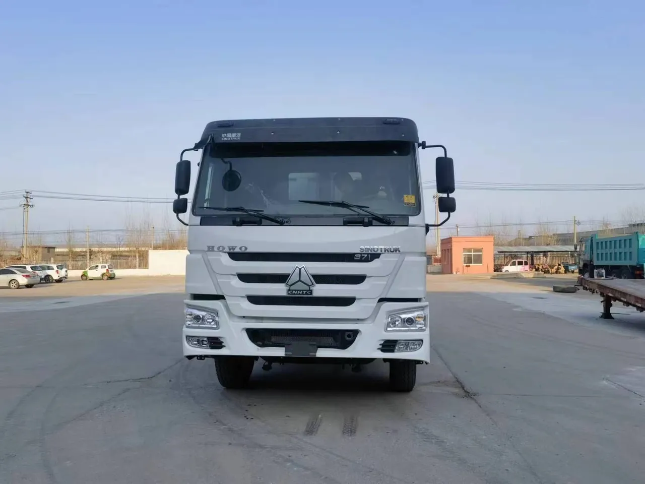 Camión volquete HOWO 6x4 con caja en U para materiales granulares pegajosos