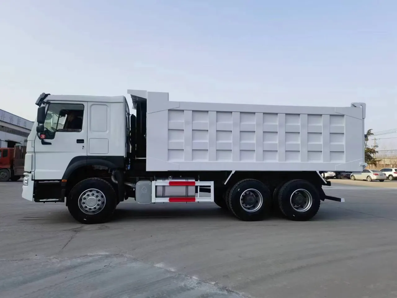 Camión volquete HOHAN 6x4 usado, cabina ancha para transporte de larga distancia