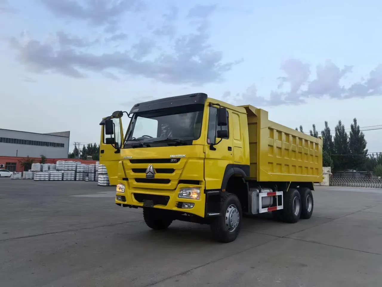 Used HOWO NX 6x4 dump truck with modern cab for construction export