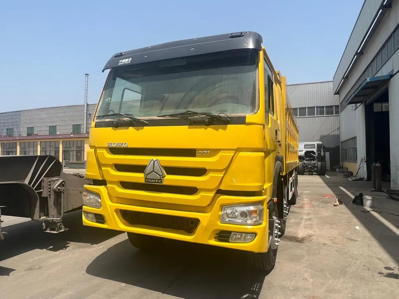 Camião basculante HOWO 336 6x4 usado pronto para exportação CIF África Médio Oriente