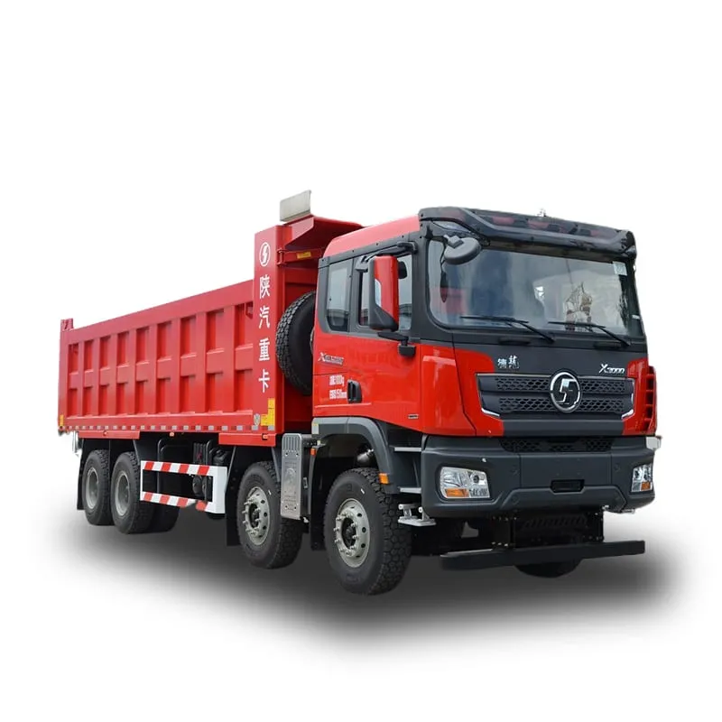شاحنة قلاب SHACMAN F3000 8x4 مستعملة، قلاب رباعي المحاور، كابينة حمراء على طريق نقل تعديني