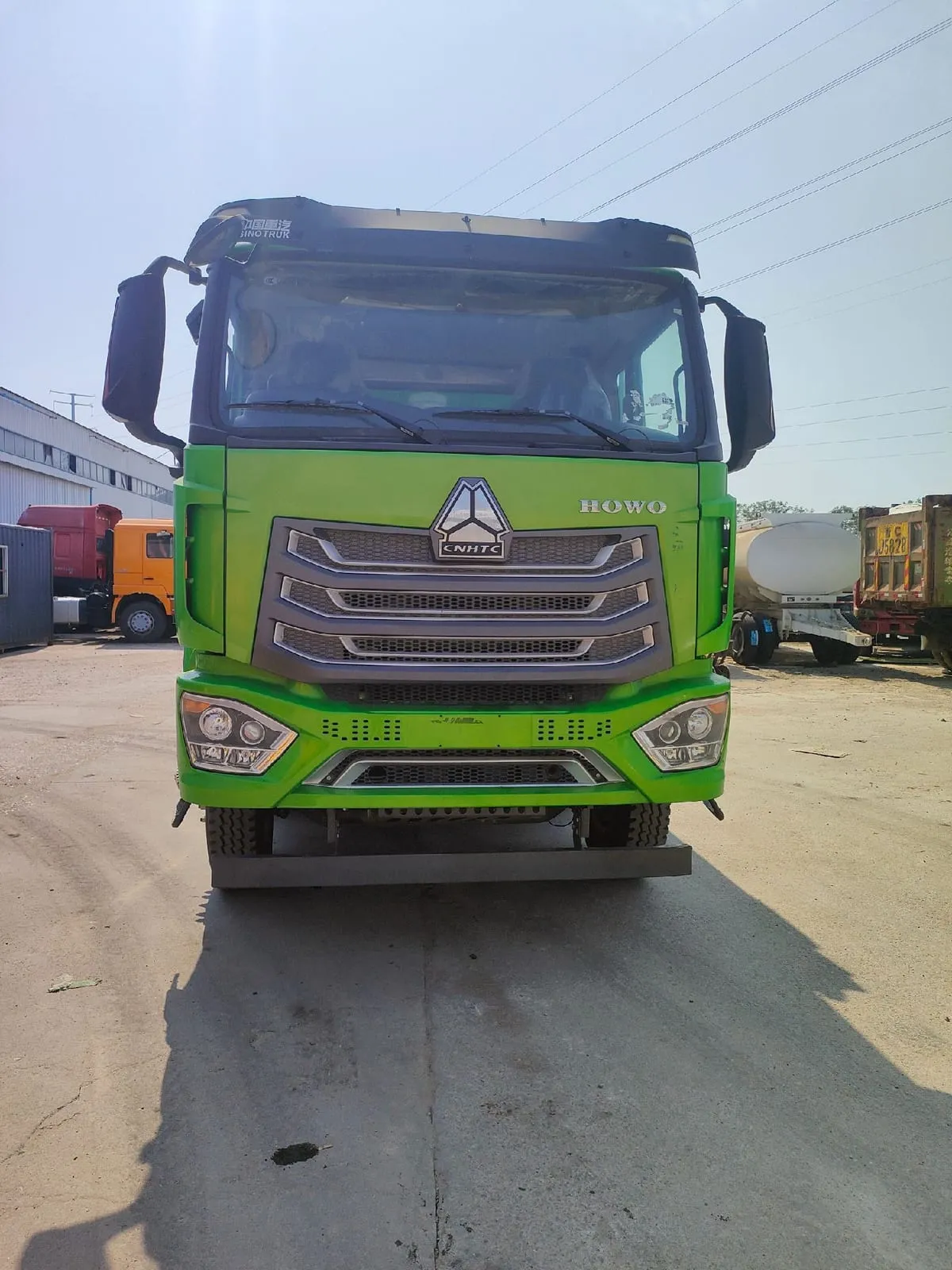شاحنة قلاب HOHAN 8x4 مستعملة مع هيكل قلاب مرفوع، جاهزة للتصدير إلى أفريقيا والشرق الأوسط