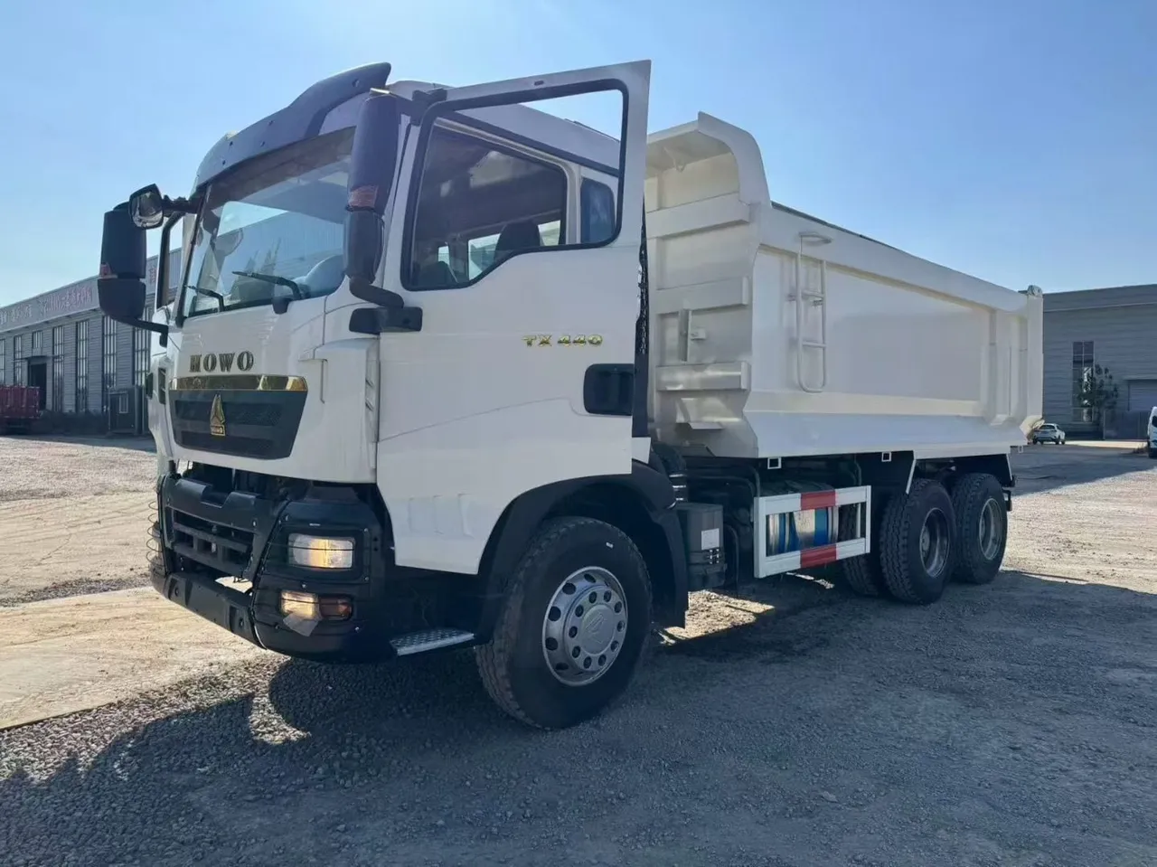 Самосвал HOWO 6x4 бу с U-образным ковшовым кузовом, готов к экспорту
