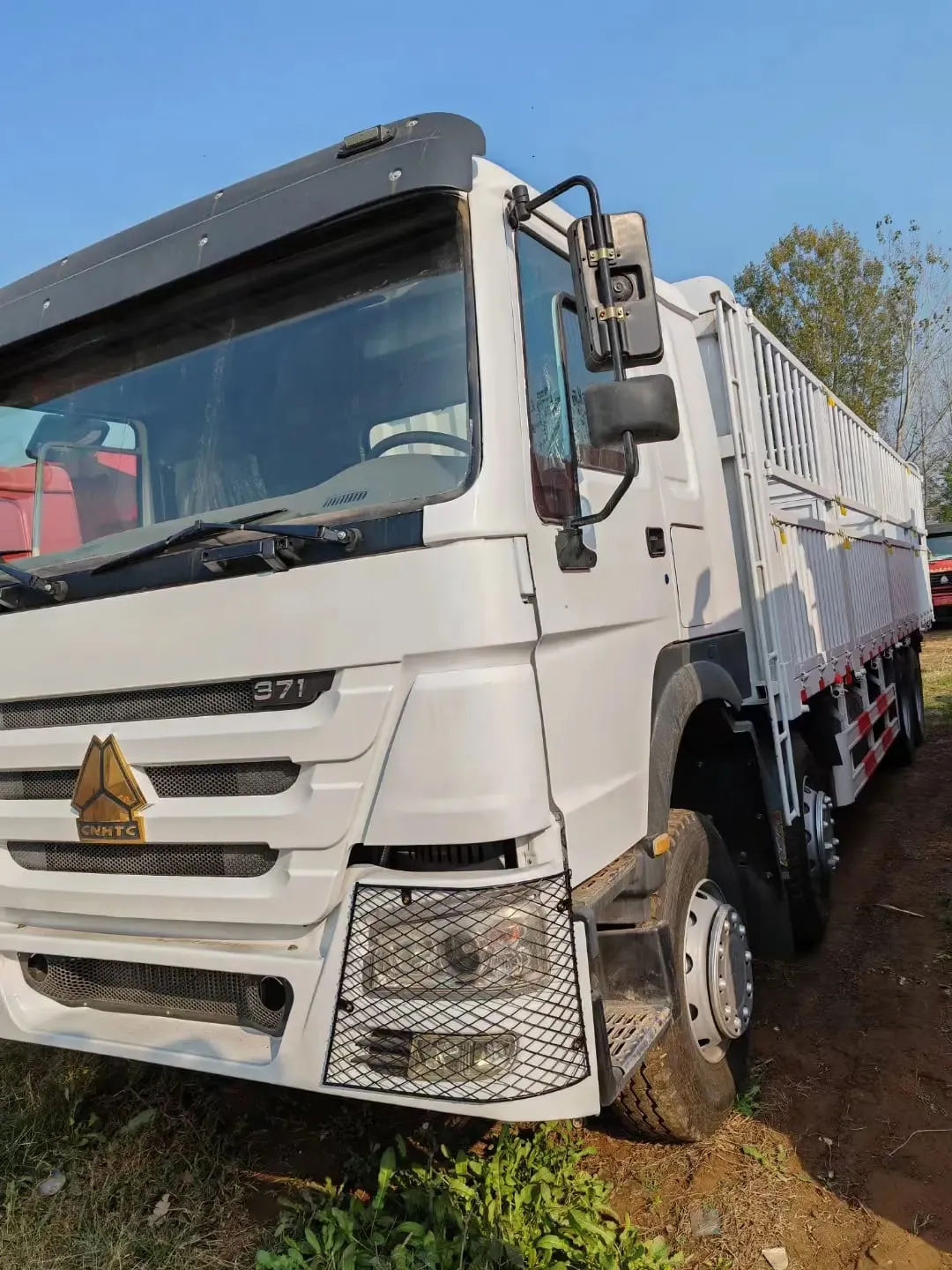 شاحنة HOWO 6x4 للبضائع الثقيلة المستعملة على طريق أفريقي بحمل كامل
