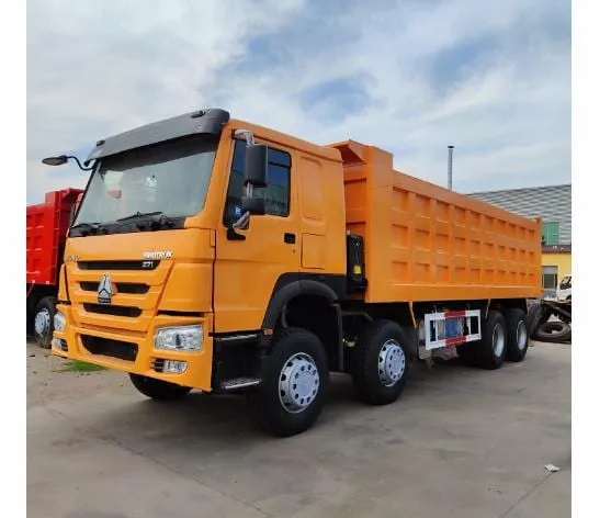 Camión volquete pesado HOWO N7 8x4 usado de segunda mano para la venta