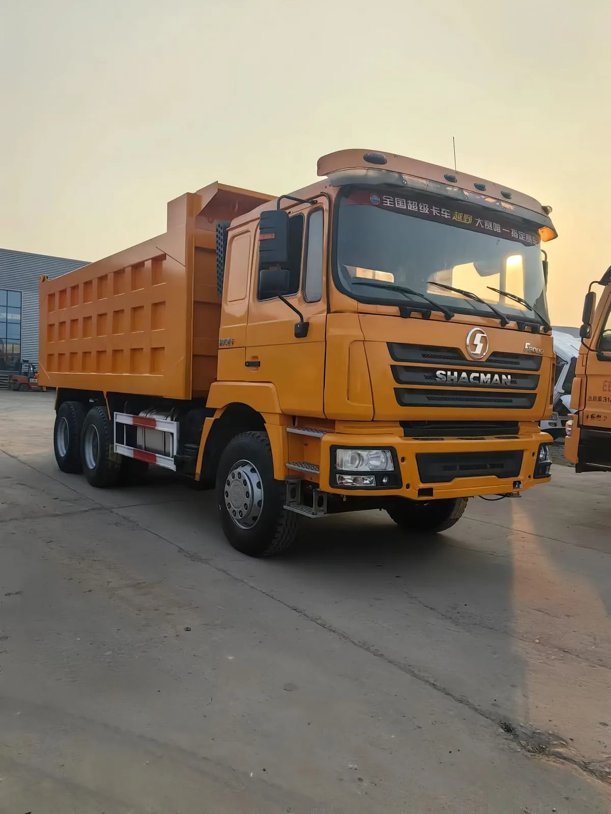 SHACMAN F3000 8x4 dump truck bekas 380HP Weichai siap ekspor ke Afrika