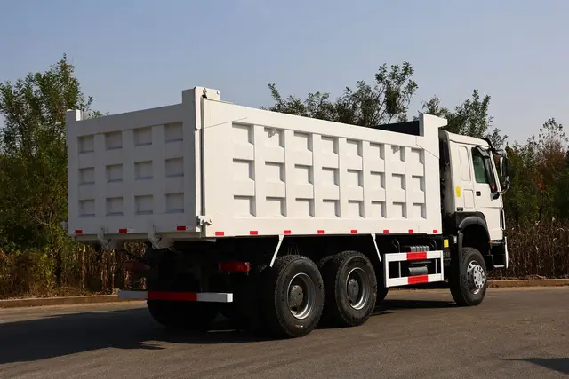 Camión volquete 6×4 en venta