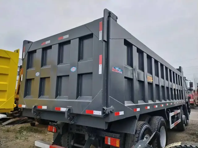 Camión volquete 6×4 en venta
