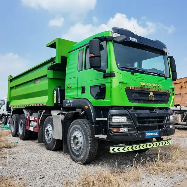 Camión volquete HOWO 8×4 en venta
