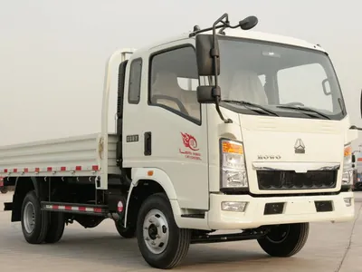 Малотоннажный грузовик бу Sinotruk HOWO 4x2 бортовой белый