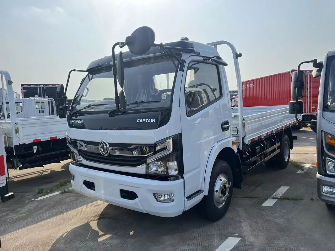 江淮骏铃V6 4x2红色19方瓦楞板封闭厢式车