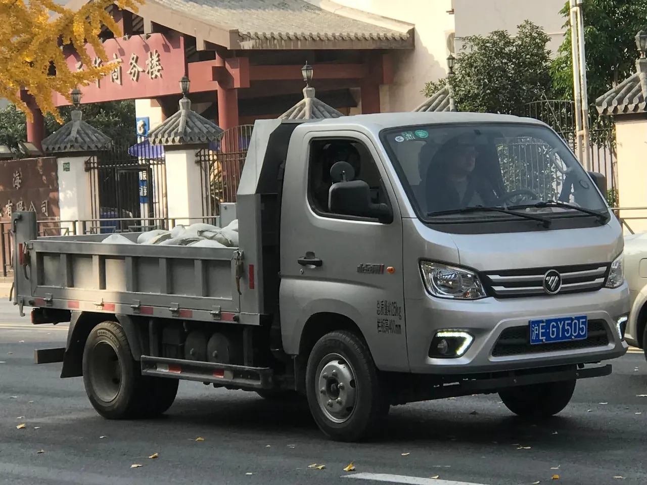 قلابات مصغّرة مستعملة للبيع — تشكيلة القلابات الخفيفة من Sigma Used Trucks